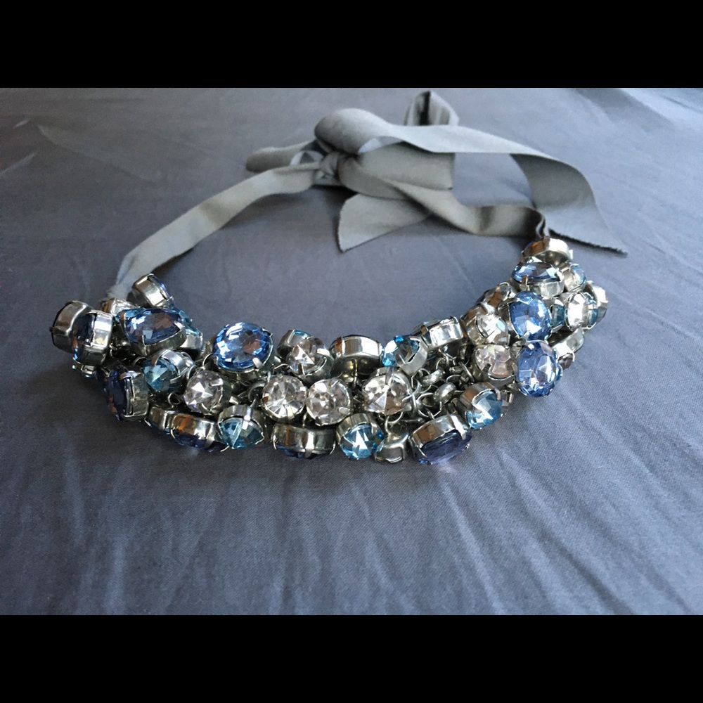 Crystal necklace with ribbon